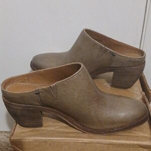 New Frye Brown Leather Mules